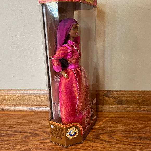 Moroccan Barbie Collector Edition # 21507 - Picture 6 of 8